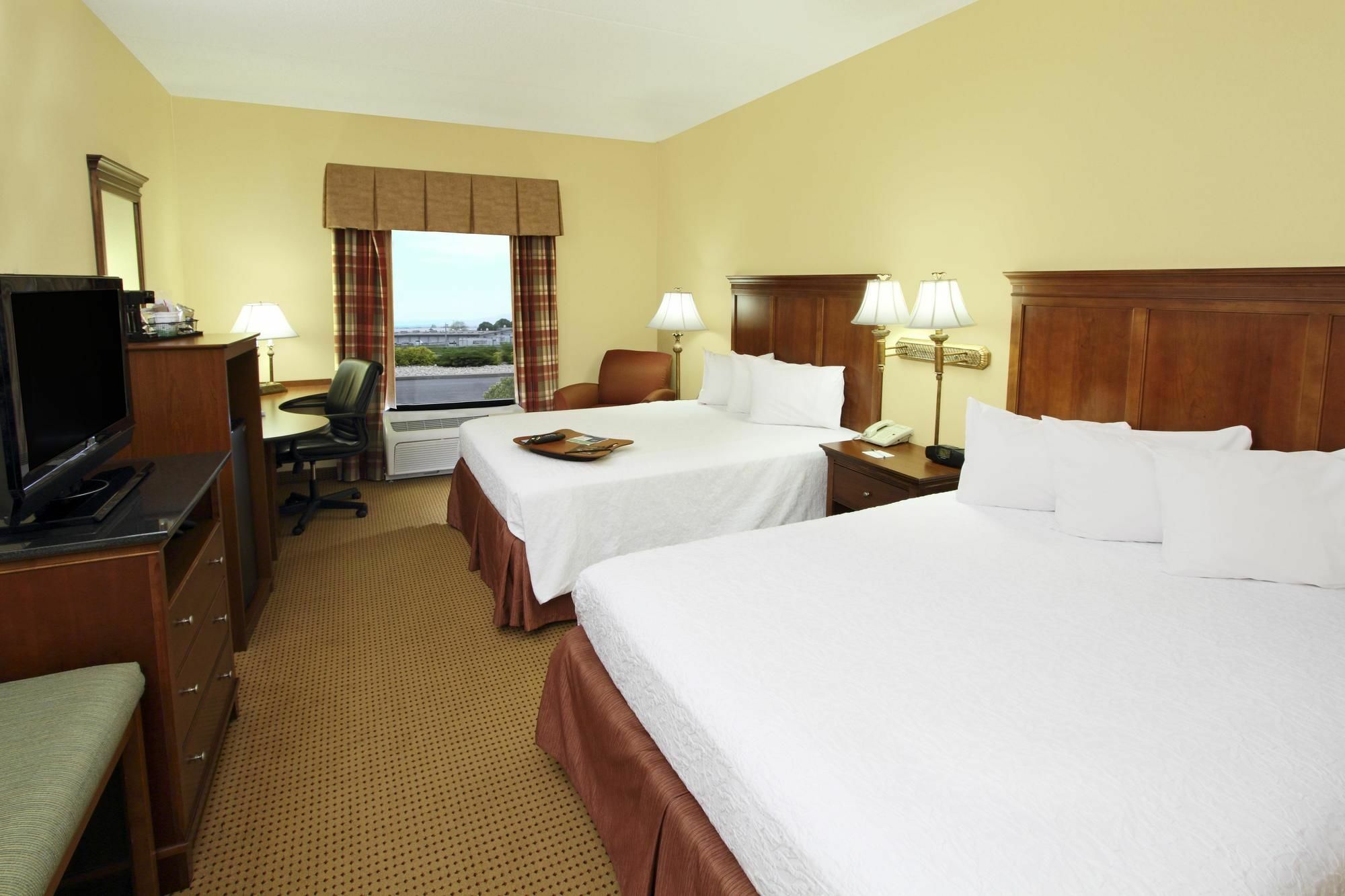 Hampton Inn Hagerstown-Maugansville Экстерьер фото